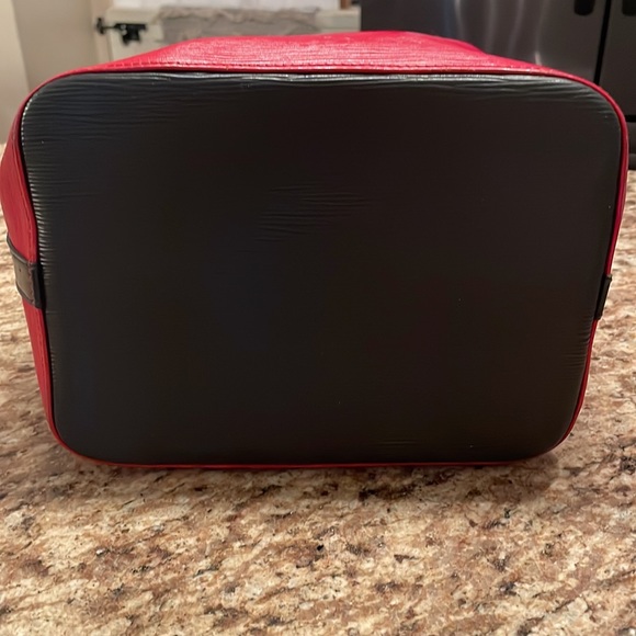 AUTHENTIC Louis Vuitton Epi Petit Noe Drawstring Shoulder Bag - Picture 6 of 12